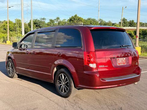 Used 2017 Dodge Grand Caravan GT FWD image 3