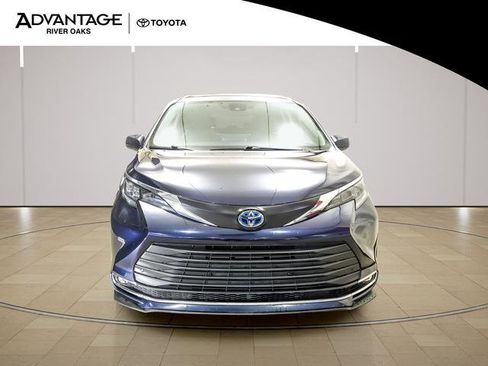Certified 2024 Toyota Sienna XLE AWD/4WD image 3