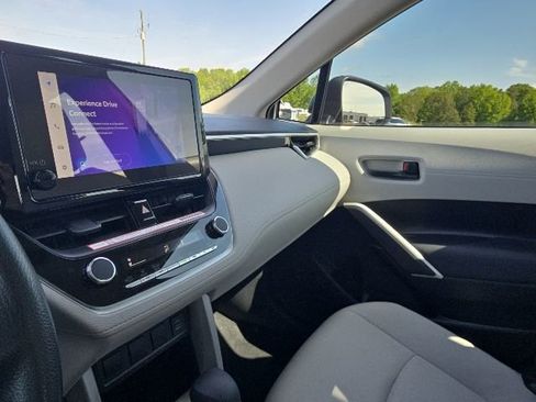 Used 2025 Toyota Corolla Cross L FWD image 24