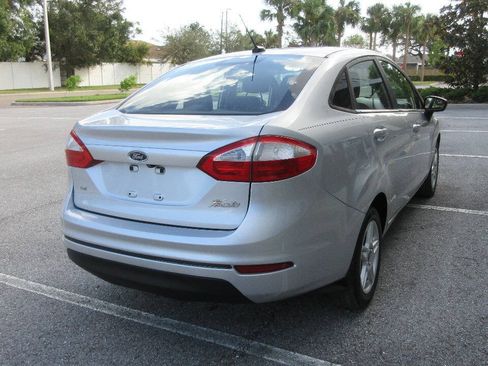 Used 2019 Ford Fiesta SE FWD image 5