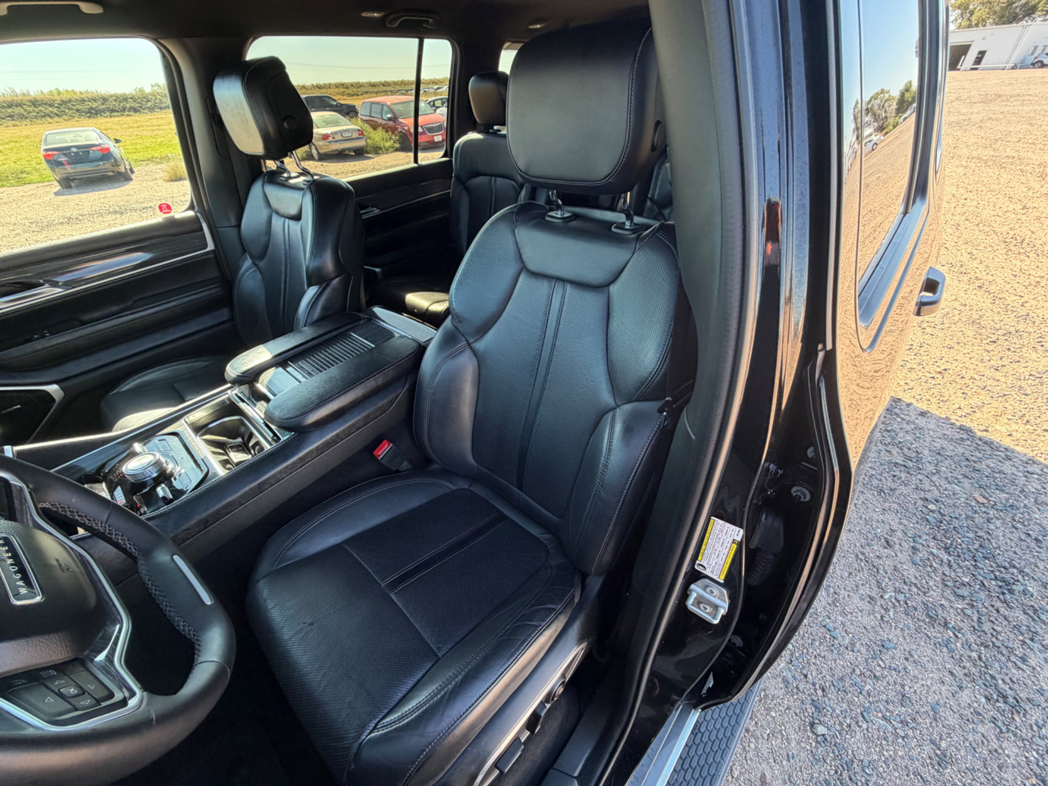 Used 2022 Jeep Wagoneer Series III w/ Flexible Seating Group AWD/4WD image 9