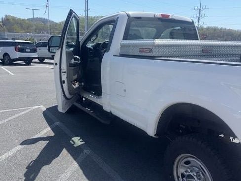 Used 2018 Ford F250 XL w/ Power Equipment Group image 4