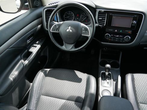 Used 2015 Mitsubishi Outlander SE FWD image 9