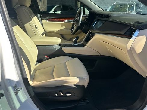 Used 2017 Cadillac XT5 Premium Luxury image 13
