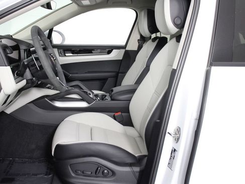Certified 2026 Porsche Cayenne S AWD/4WD image 5