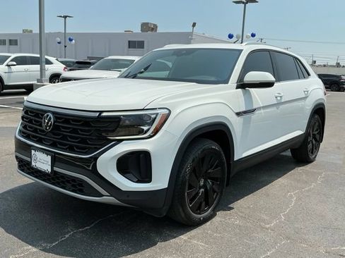 Certified 2024 Volkswagen Atlas Cross Sport SE w/ Panoramic Sunroof Package FWD image 7