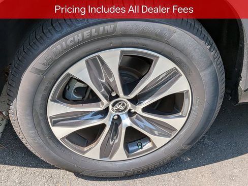 Used 2026 Toyota Highlander Limited AWD/4WD image 9