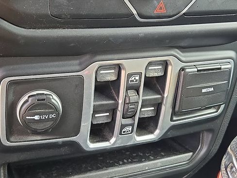 Used 2018 Jeep Wrangler Unlimited Sport S AWD/4WD image 19