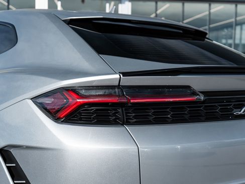 Used 2025 Lamborghini Urus SE image 12