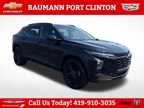 Used 2025 Chevrolet Trax ACTIV w/ Sunroof Package FWD image 1