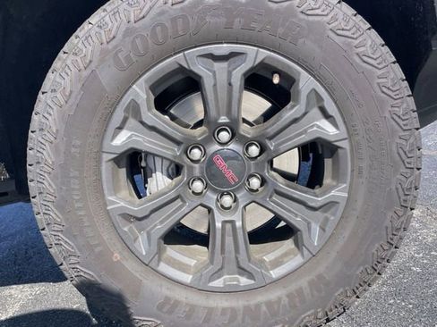 Used 2025 GMC Canyon Elevation w/ Convenience Package image 12