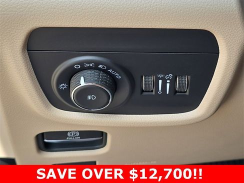 New 2025 Jeep Grand Cherokee L Limited w/ Luxury Tech Group II image 28