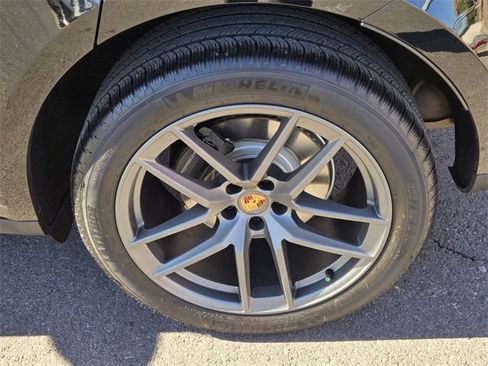 Used 2023 Porsche Macan image 9