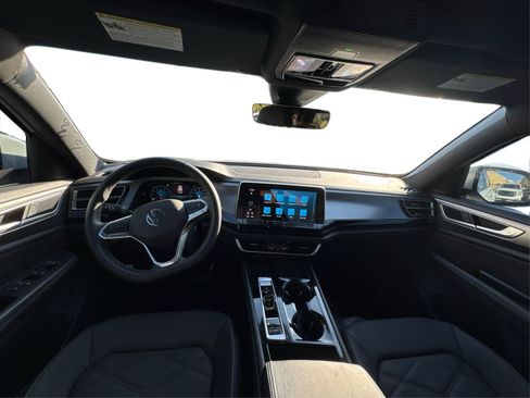 Used 2024 Volkswagen Atlas Cross Sport SE w/ Panoramic Sunroof Package image 27