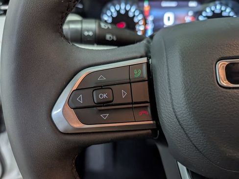 Used 2025 Jeep Compass Limited AWD/4WD image 17