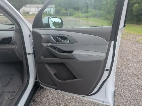 Used 2019 Chevrolet Traverse LT FWD image 9