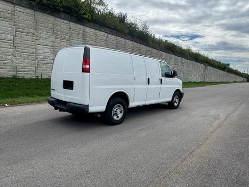 Used 2017 Chevrolet Express 2500 image 3