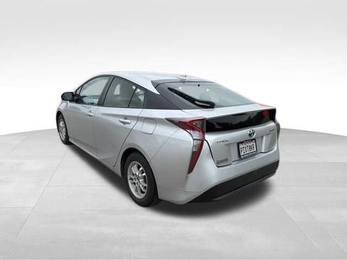 Used 2017 Toyota Prius Four image 5