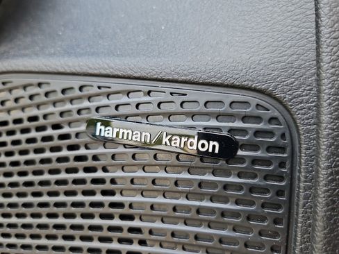 Used 2024 Chrysler Pacifica Limited w/ Uconnect Theater Family Group image 29