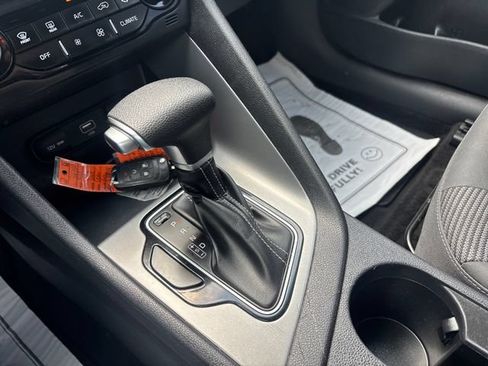 Used 2022 Kia Niro LX FWD image 17