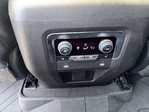 Used 2023 Chevrolet Suburban Z71 w/ Z71 Off-Road Package AWD/4WD image 34