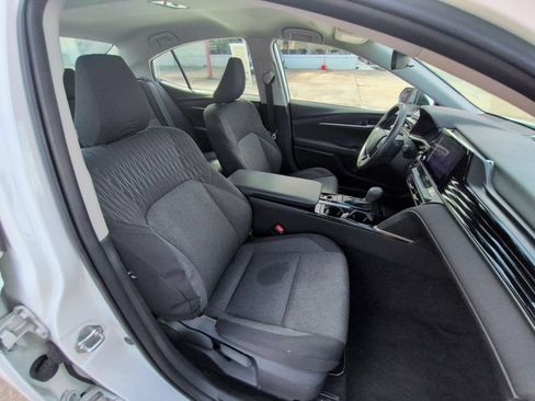 Used 2025 Toyota Camry LE FWD image 30
