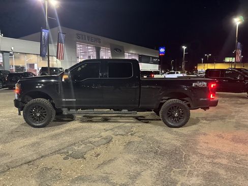 Certified 2022 Ford F250 Lariat w/ Black Appearance Package image 9