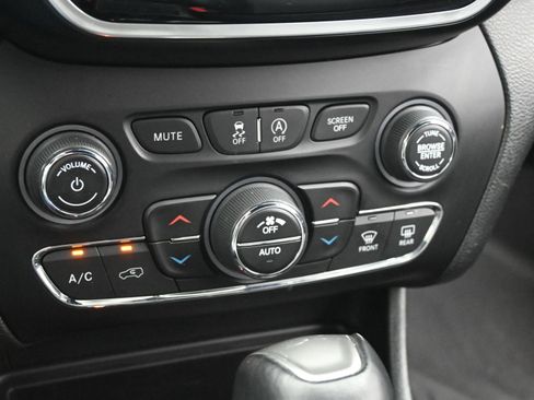 Used 2021 Jeep Cherokee High Altitude image 12