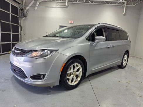 Used 2020 Chrysler Pacifica Touring-L Plus w/ Tire & Wheel Group image 3