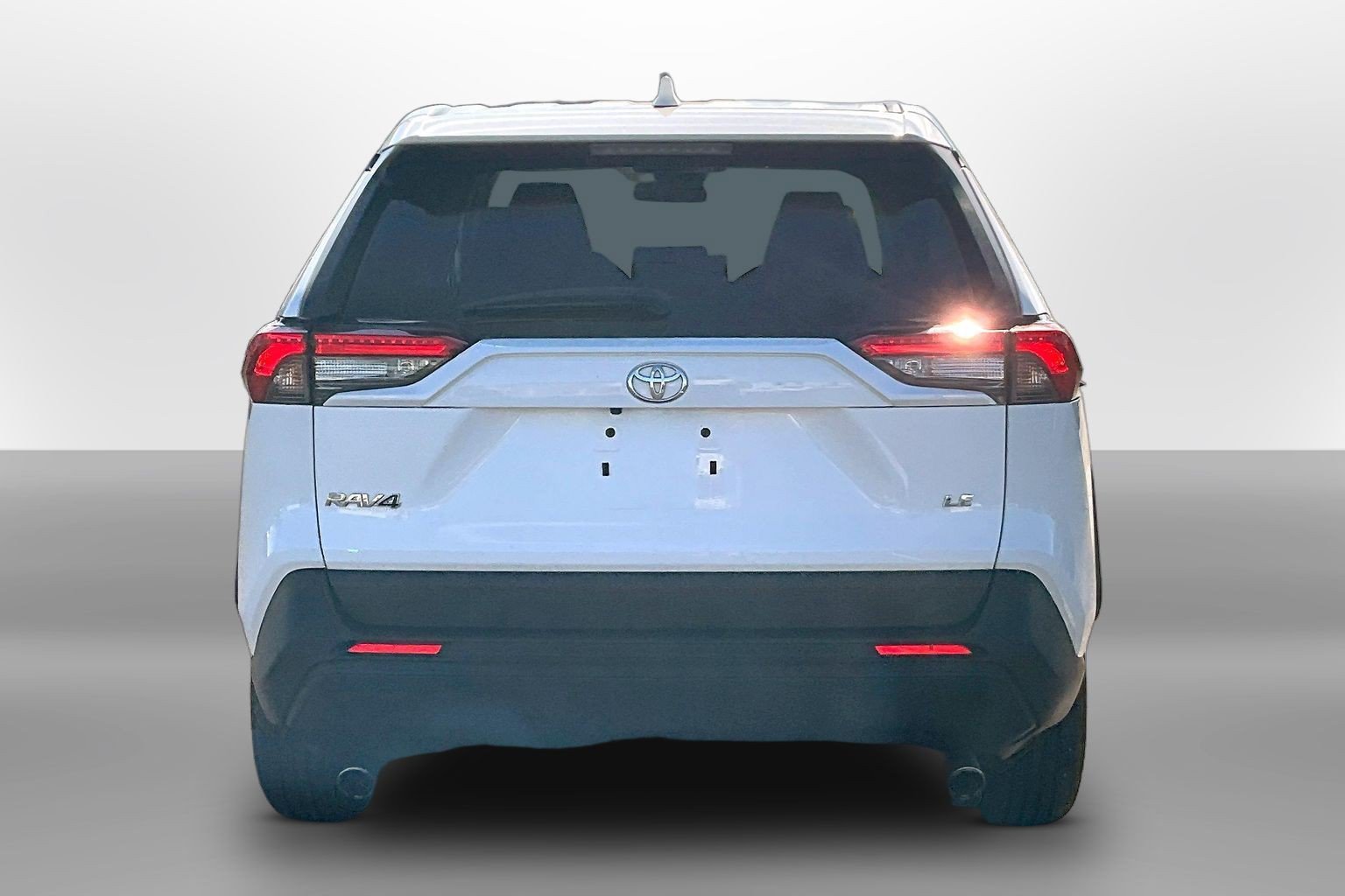 Used 2022 Toyota RAV4 LE w/ Carpet Mat Package (TMS) FWD image 4
