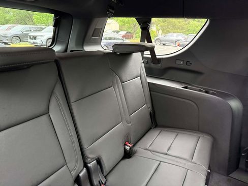 Used 2026 Chevrolet Suburban Z71 w/ Comfort Package AWD/4WD image 17