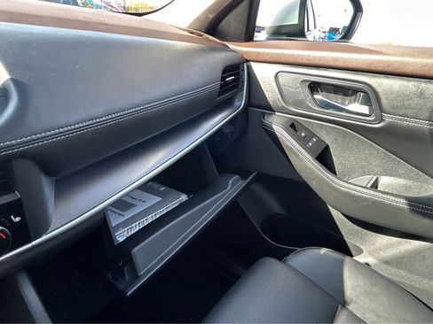 Used 2023 Nissan Rogue SV w/ SV Premium B Package image 39