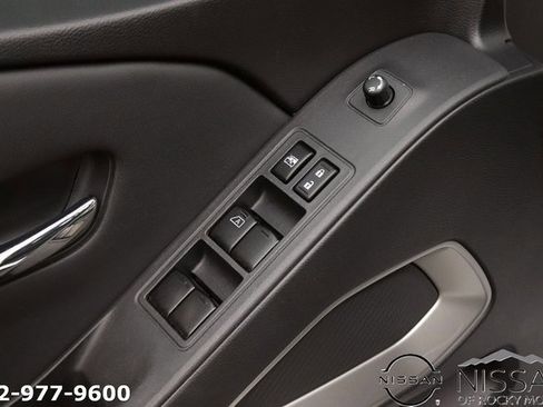 Used 2022 Nissan Frontier SV w/ Technology Package image 11