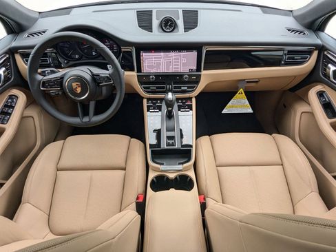 Used 2025 Porsche Macan image 22