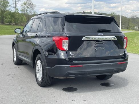 Used 2023 Ford Explorer XLT AWD/4WD image 7