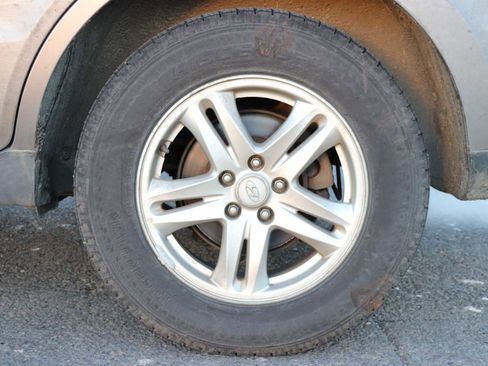 Used 2011 Hyundai Santa Fe GLS image 9