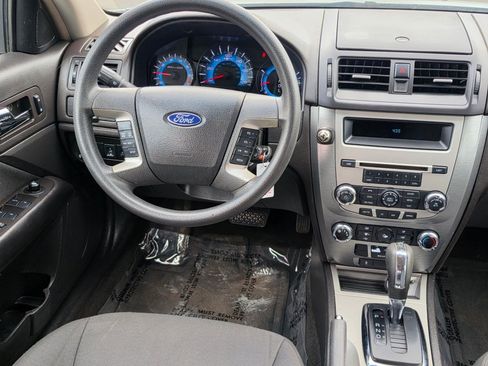 Used 2010 Ford Fusion SE FWD image 2