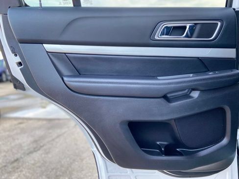 Used 2016 Ford Explorer XLT w/ Equipment Group 202A FWD image 19