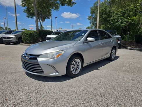 Used 2017 Toyota Camry LE FWD image 4