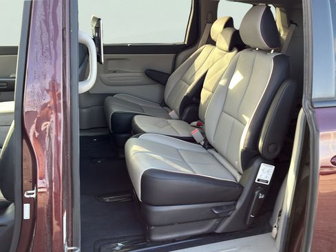 Used 2019 Kia Sedona EX FWD image 25