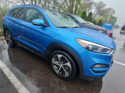 Used 2016 Hyundai Tucson Limited w/ Option Group 03 AWD/4WD image 2
