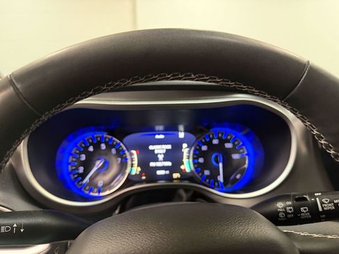 Used 2024 Chrysler Pacifica Touring-L image 76