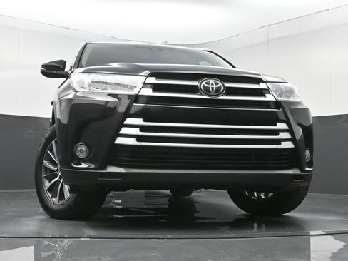 Used 2019 Toyota Highlander XLE FWD image 25