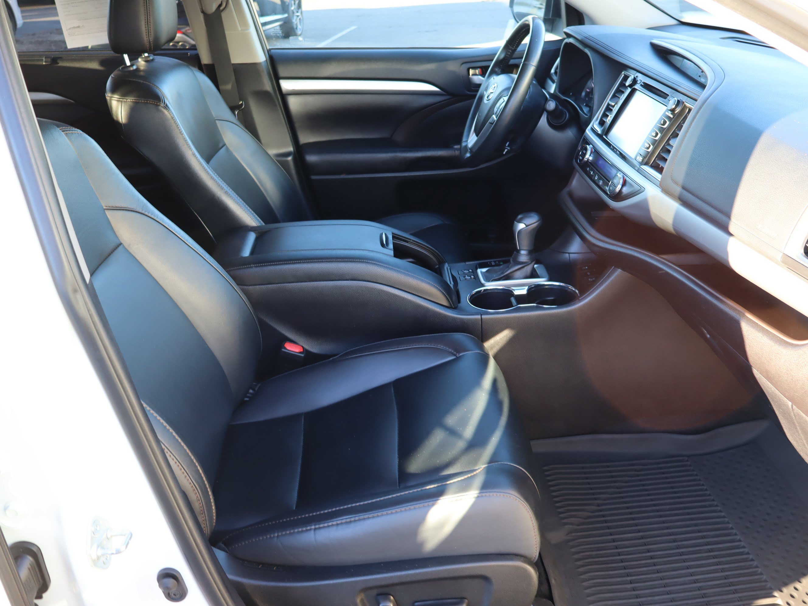 Used 2019 Toyota Highlander XLE AWD/4WD image 41