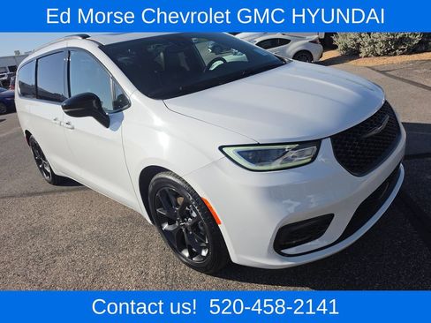 Used 2025 Chrysler Pacifica Limited FWD image 7