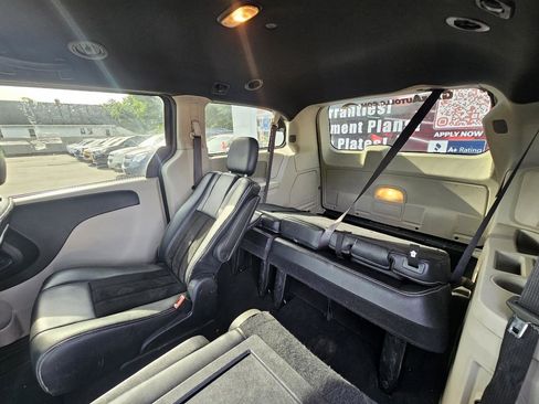 Used 2017 Dodge Grand Caravan SXT FWD image 23