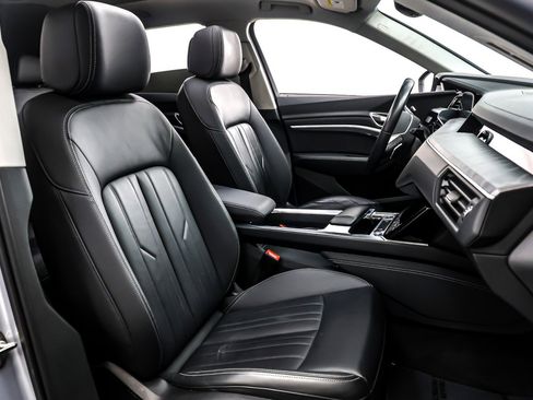 Used 2022 Audi e-tron Premium image 6