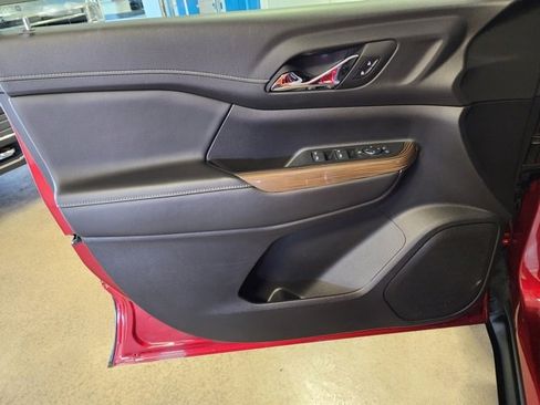 Used 2023 GMC Acadia SLE image 10