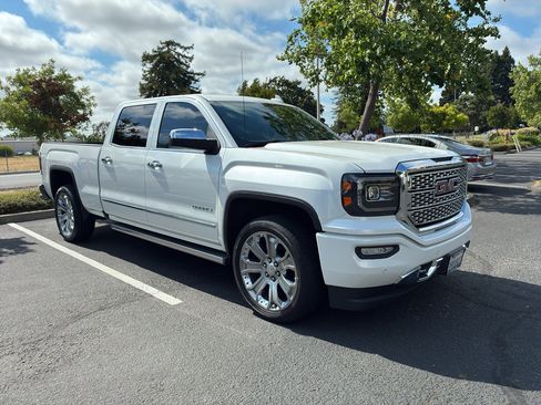 Used 2018 GMC Sierra 1500 Denali w/ Denali Ultimate Package AWD/4WD image 12