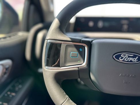 New 2025 Ford Expedition Active image 9